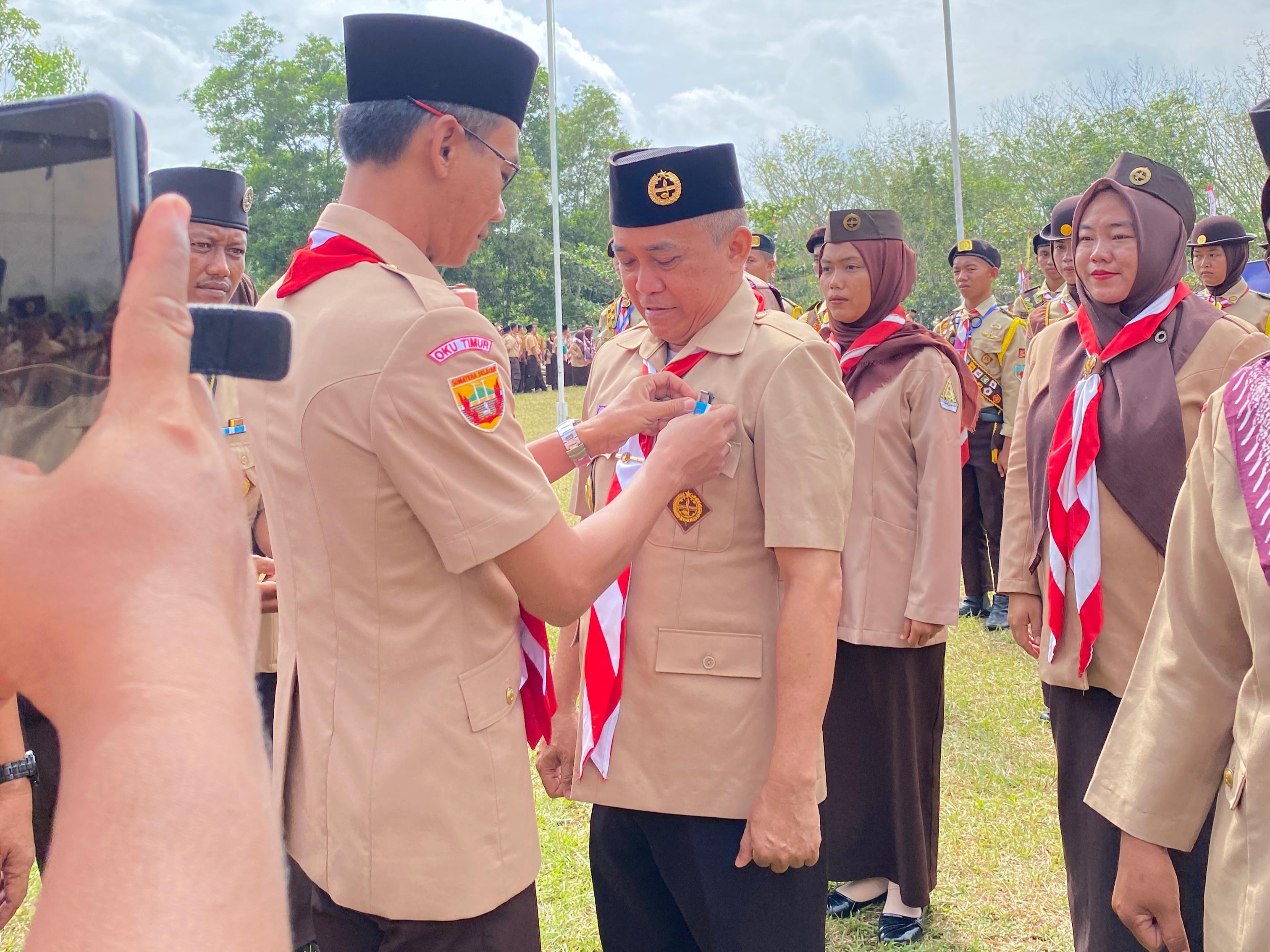 Ketua STIS Subulussalam Dapat Penghargaan Pancawarsa 1 pada Peringatan Hari Pramuka ke-64 Tahun 2025 Kwarcab OKU Timur