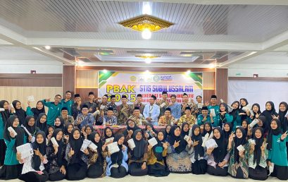 PENUTUPAN PBAK 2025: Mahasiswa Baru STIS Subulussalam Resmi Mengenakan Jas Almamater