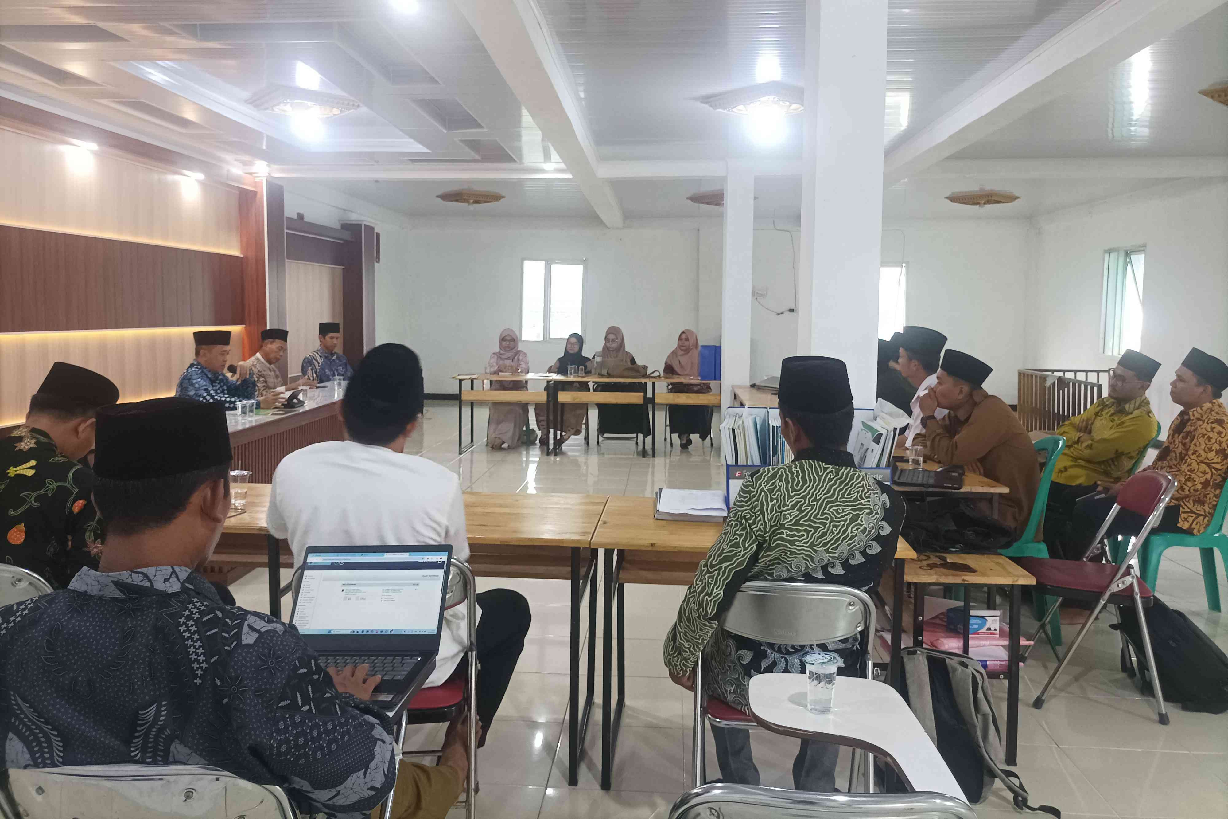 Rapat Koordinasi Dosen: Ketua STISS Dorong Dosen untuk Aktif Menulis dan Berkarya Rapat Koordinasi Dosen: Ketua STISS Dorong Dosen untuk Aktif Menulis dan Berkarya